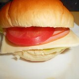 野菜とハム・チーズのバターロールパン